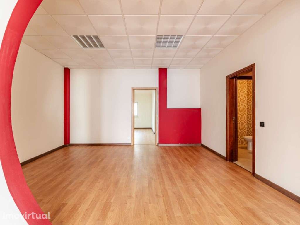 Loja com estacionamento, no centro da Costa da Caparica - Grande imagem: 5/21