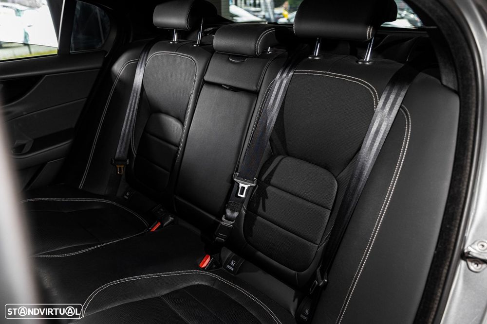 Jaguar XE 2.0 D200 R-Dynamic Black - 28