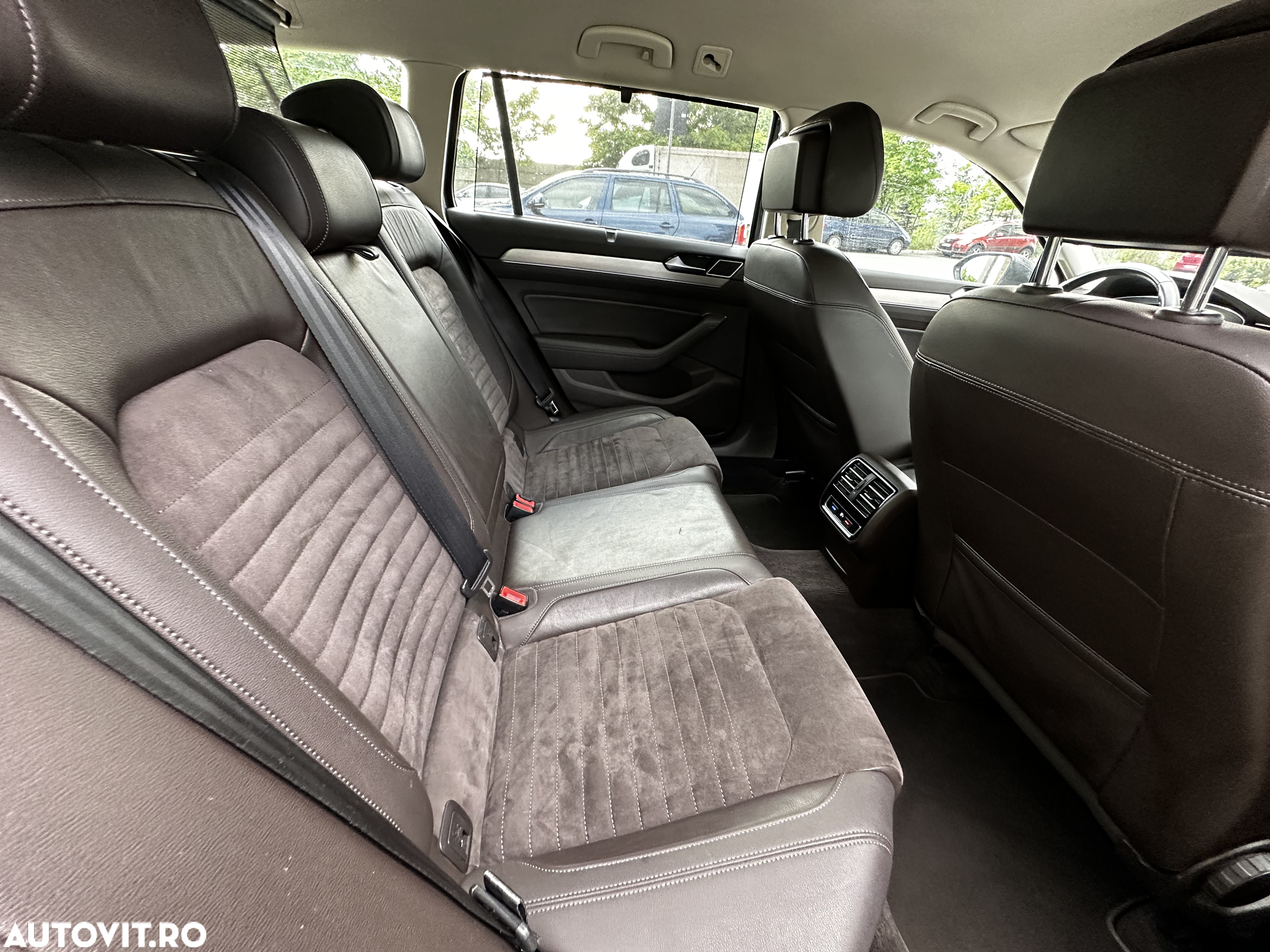 Volkswagen Passat Variant 2.0 TDI DSG Highline - 15