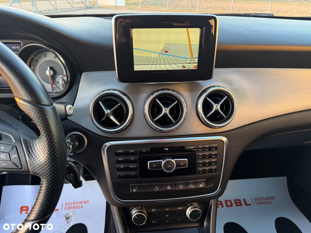 Mercedes-Benz GLA 200 7G-DCT - 18