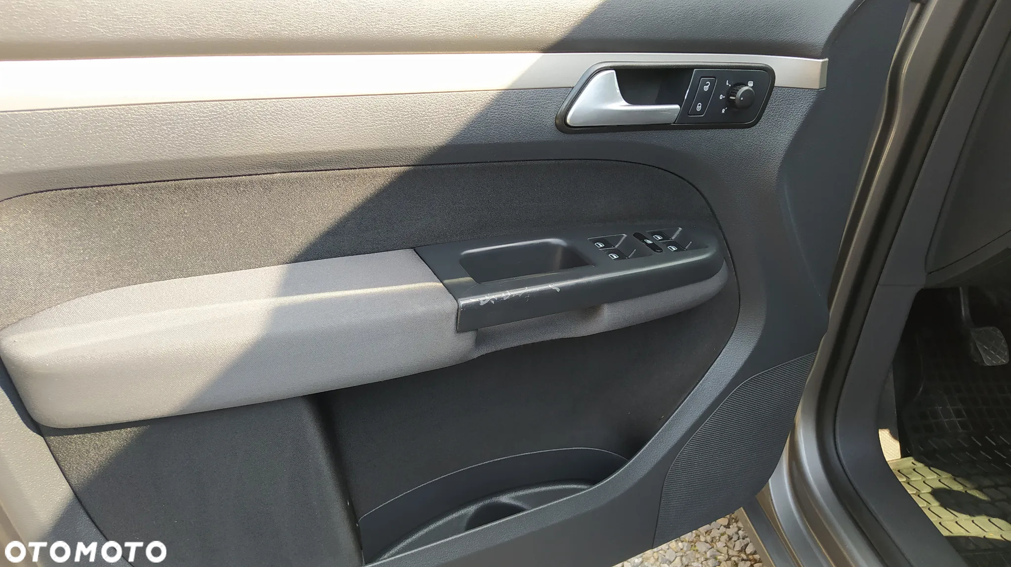 Volkswagen Touran 1.9 TDI Conceptline - 11
