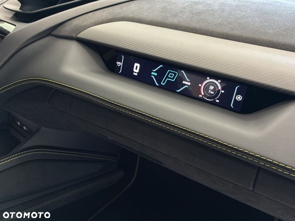 Lamborghini Revuelto - 8