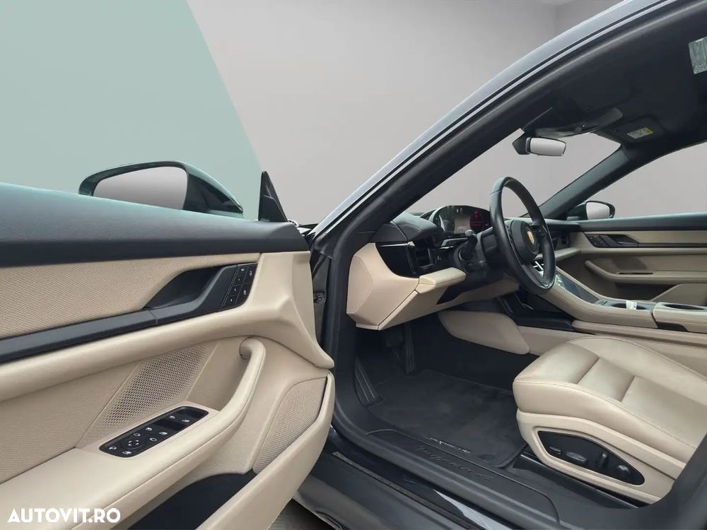 Porsche Taycan 4 - 11