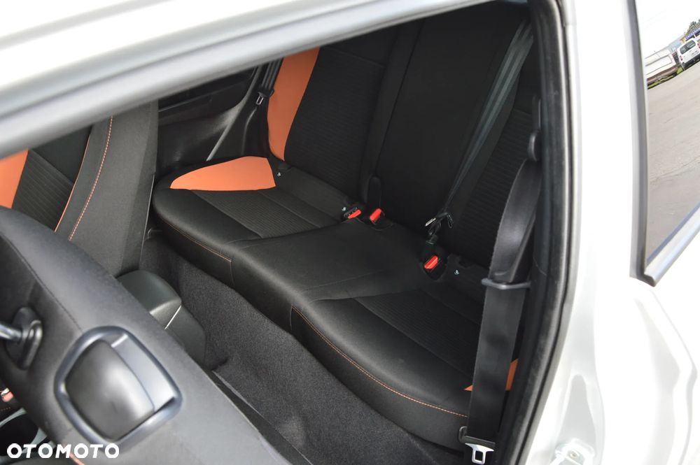 Hyundai i20 1.4 Premium - 6