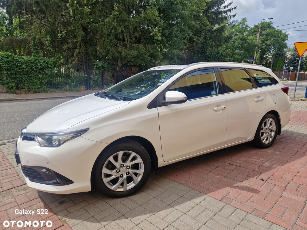 Toyota Auris 1.6 Premium Comfort - 6