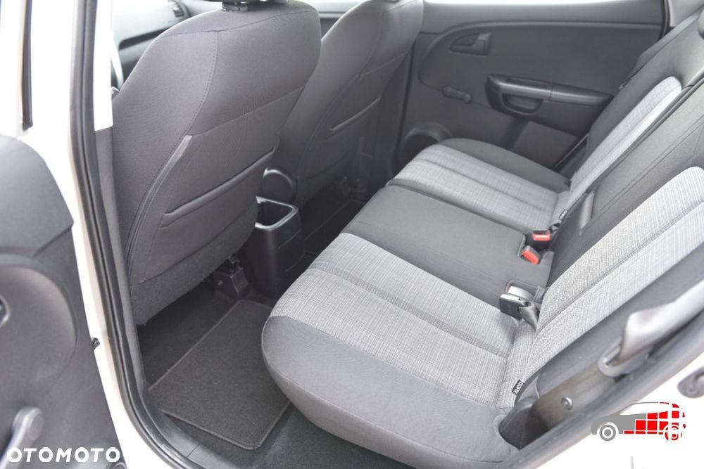 Kia Venga - 18