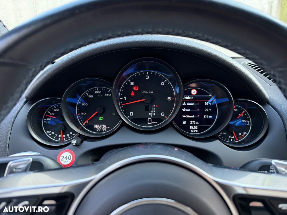 Porsche Cayenne Platinum Edition - 21