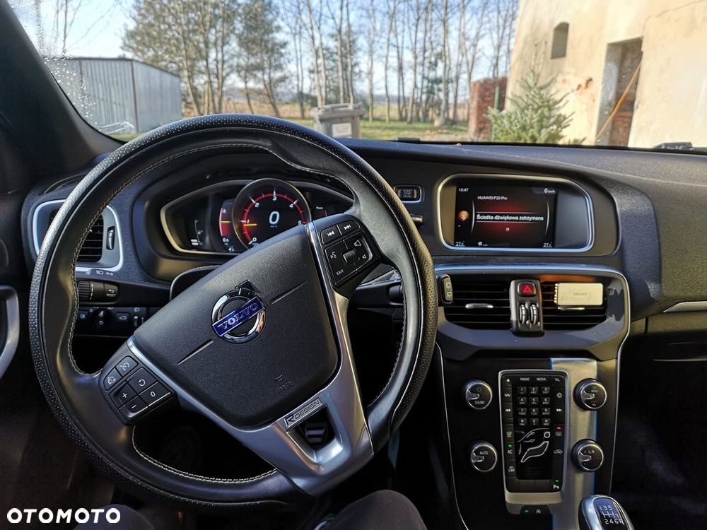 Volvo V40 D4 Drive-E R-Design Momentum - 4