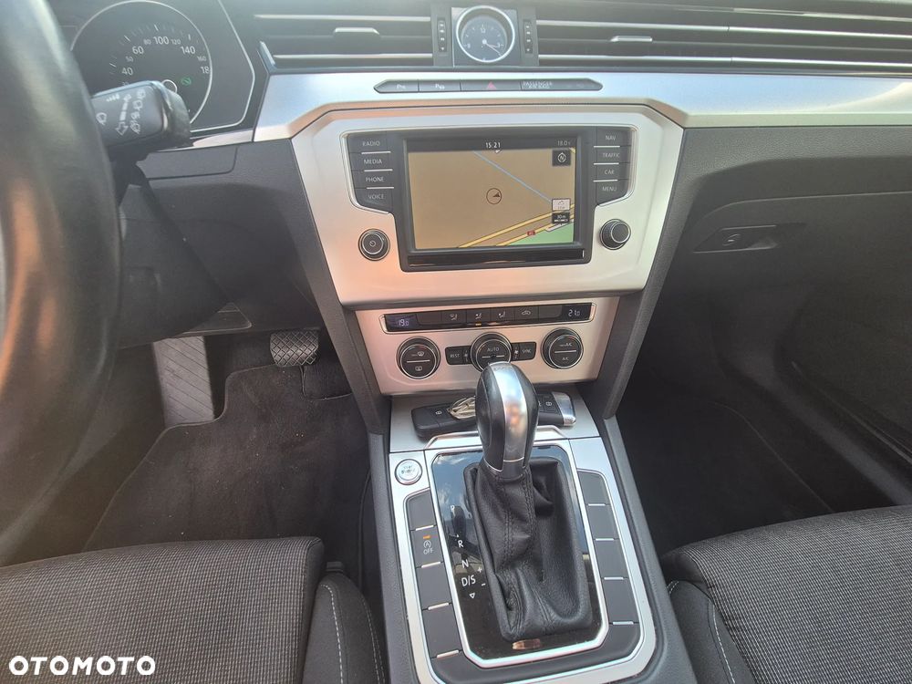 Volkswagen Passat - 13