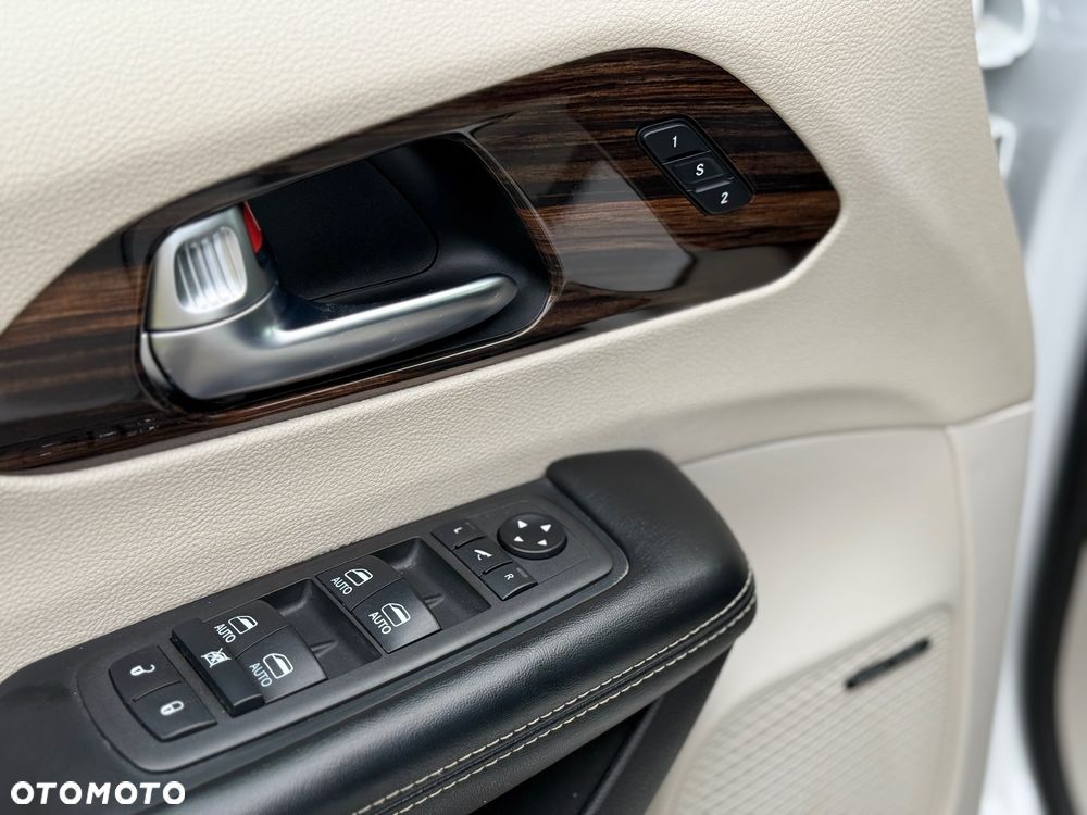 Chrysler Pacifica - 15