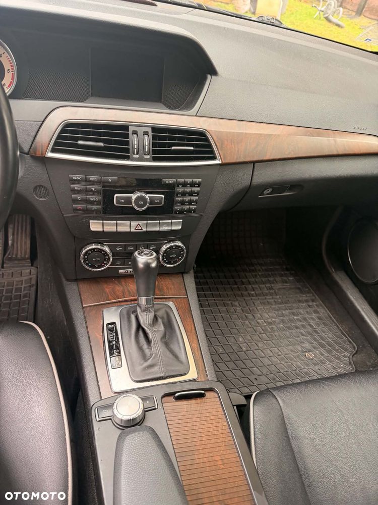 Mercedes-Benz Klasa C 250 CDI BlueEff Avantgarde 4-Matic - 12