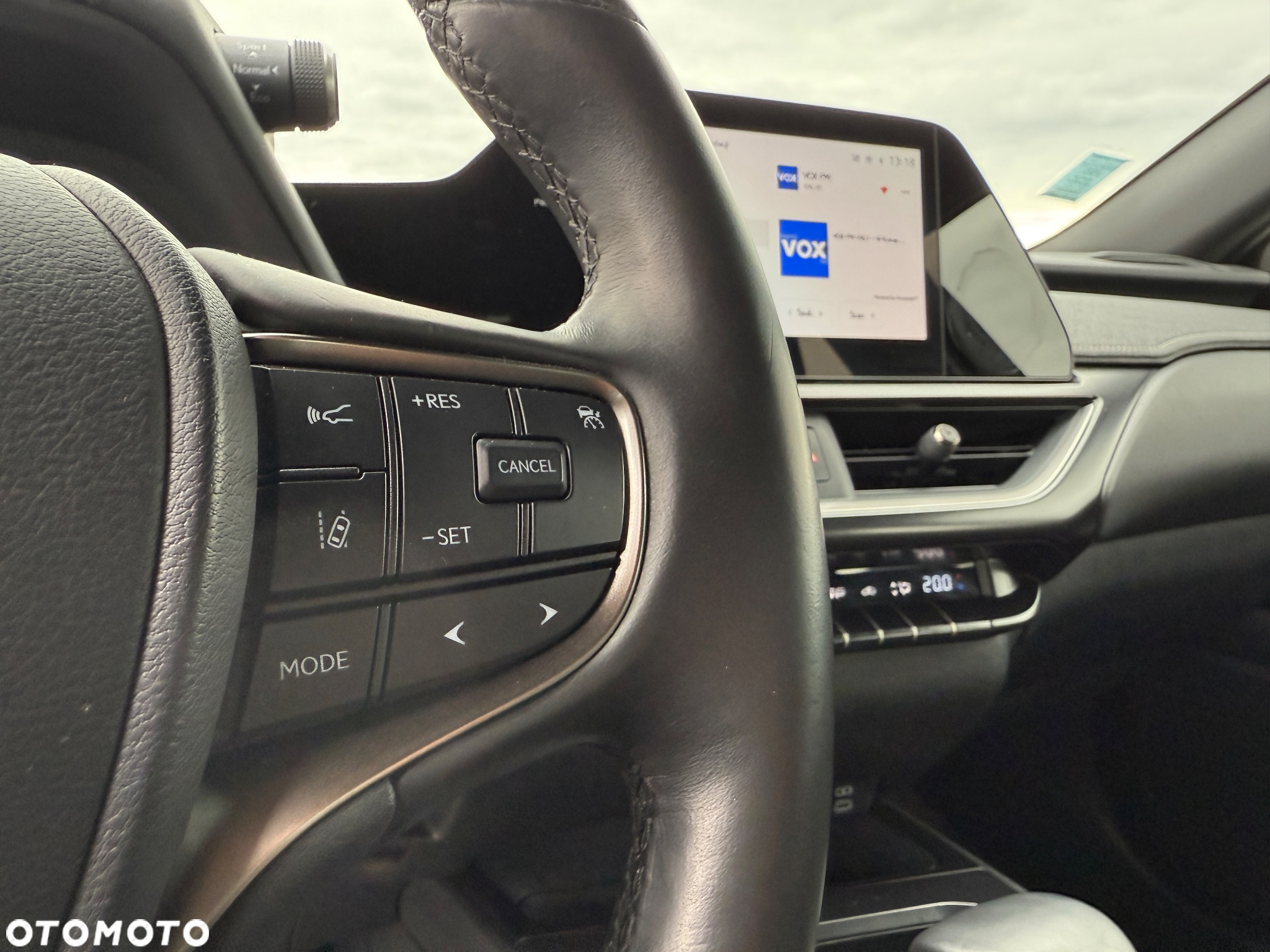 Lexus UX 250h GPF Business 2WD - 38