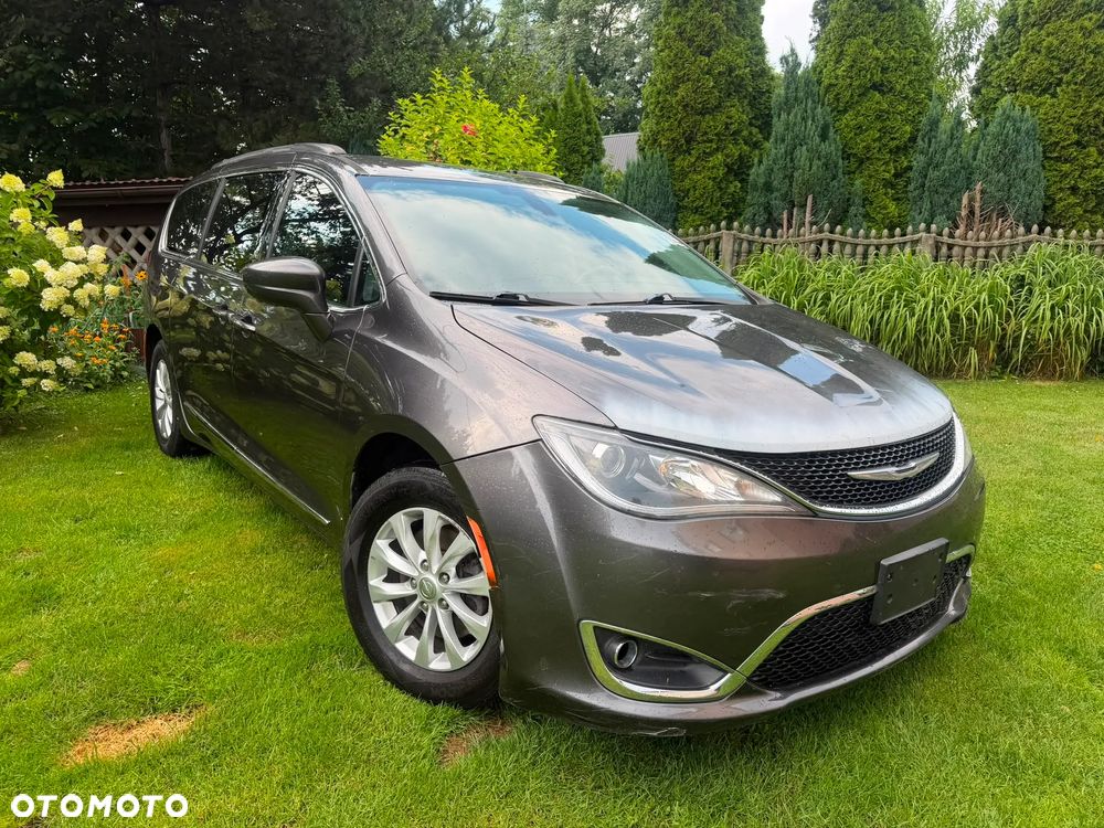 Chrysler Pacifica - 1
