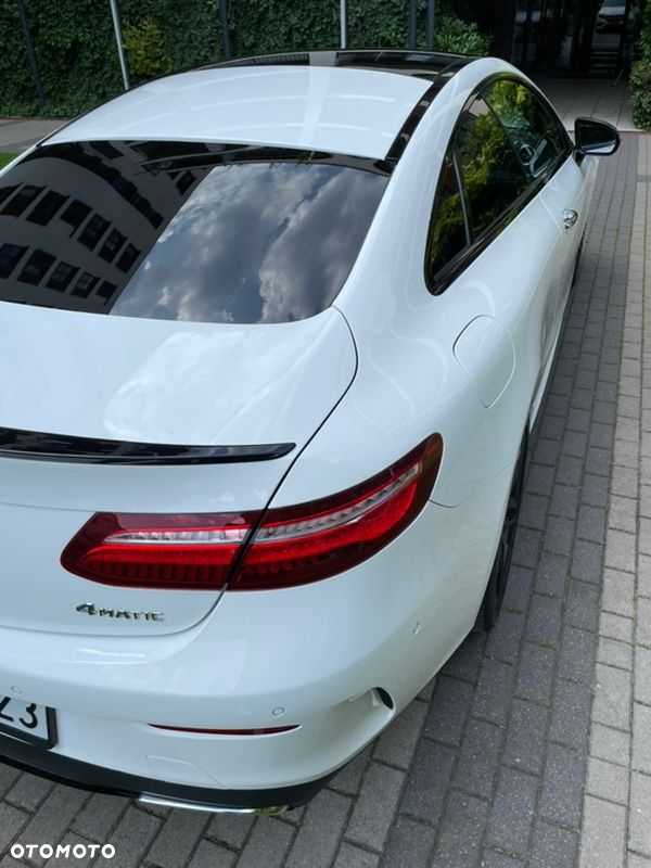 Mercedes-Benz Klasa E 220 d Coupe 4-Matic 9G-TRONIC - 24