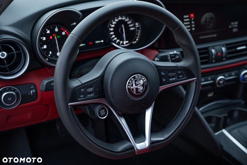 Alfa Romeo Giulia 2.0 Turbo 16V AT8 Veloce Ti - 9