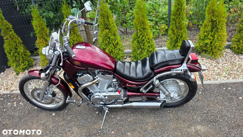 Suzuki Intruder - 16