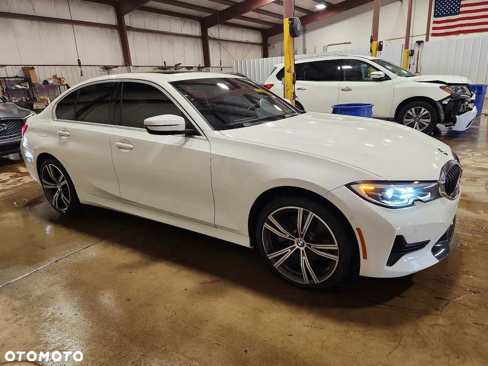 BMW Seria 3 330i Sport Line - 2