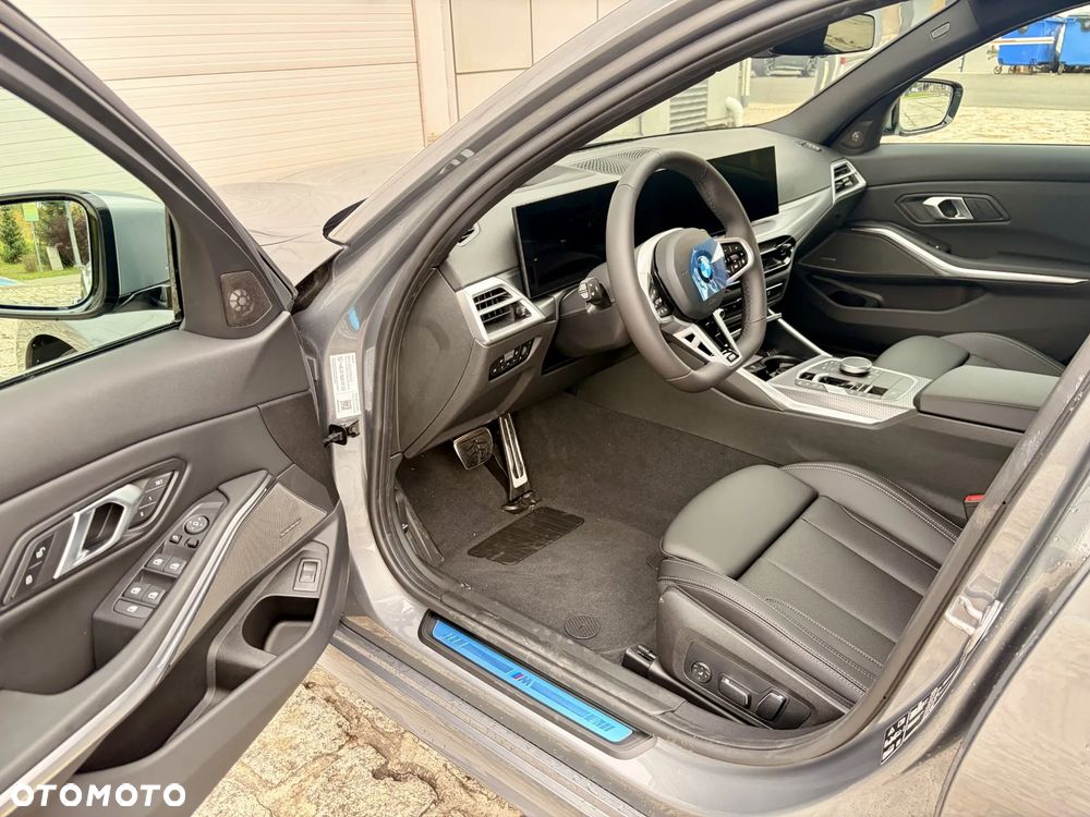 BMW Seria 3 330i M Sport - 6