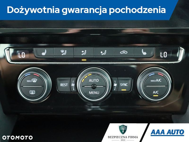 Volkswagen Passat - 12