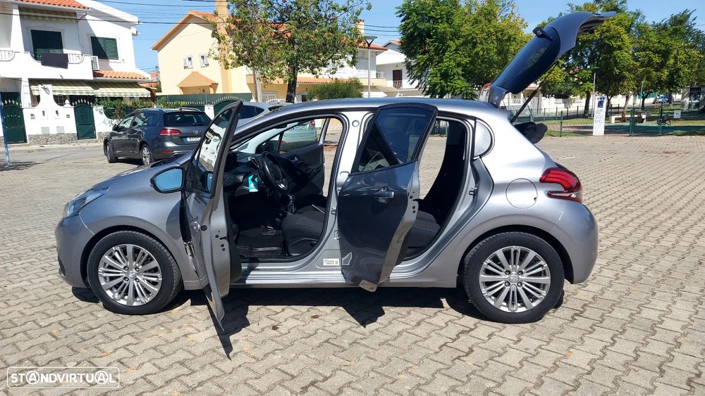 Peugeot 208 1.2 PureTech Signature - 2