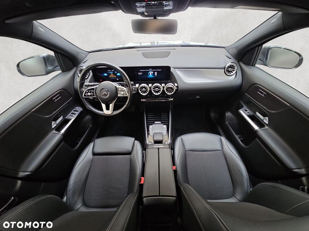 Mercedes-Benz GLA - 14