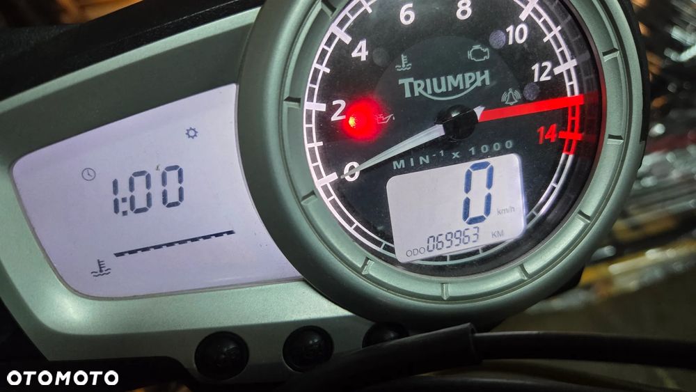 Triumph Street Triple - 9