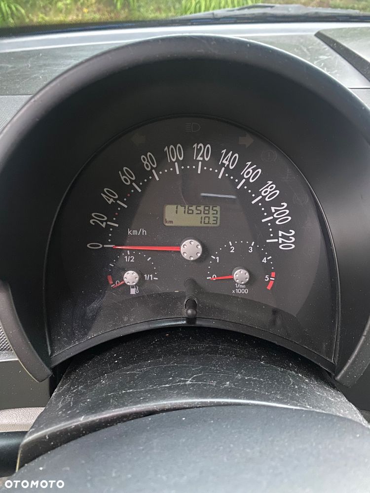 Volkswagen New Beetle - 9