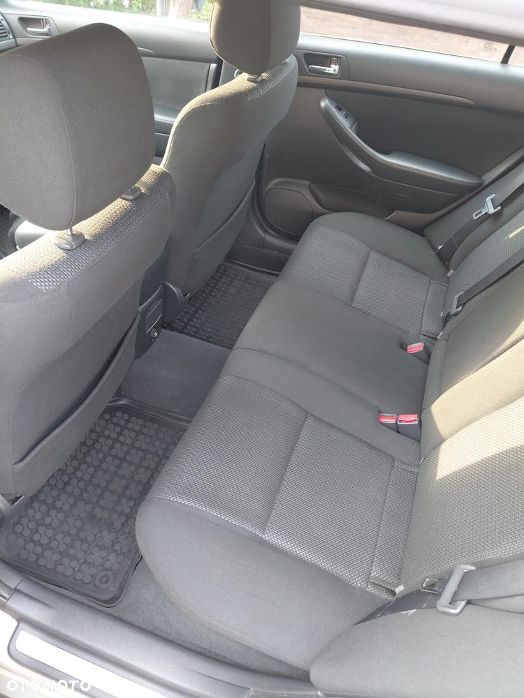 Toyota Avensis - 4