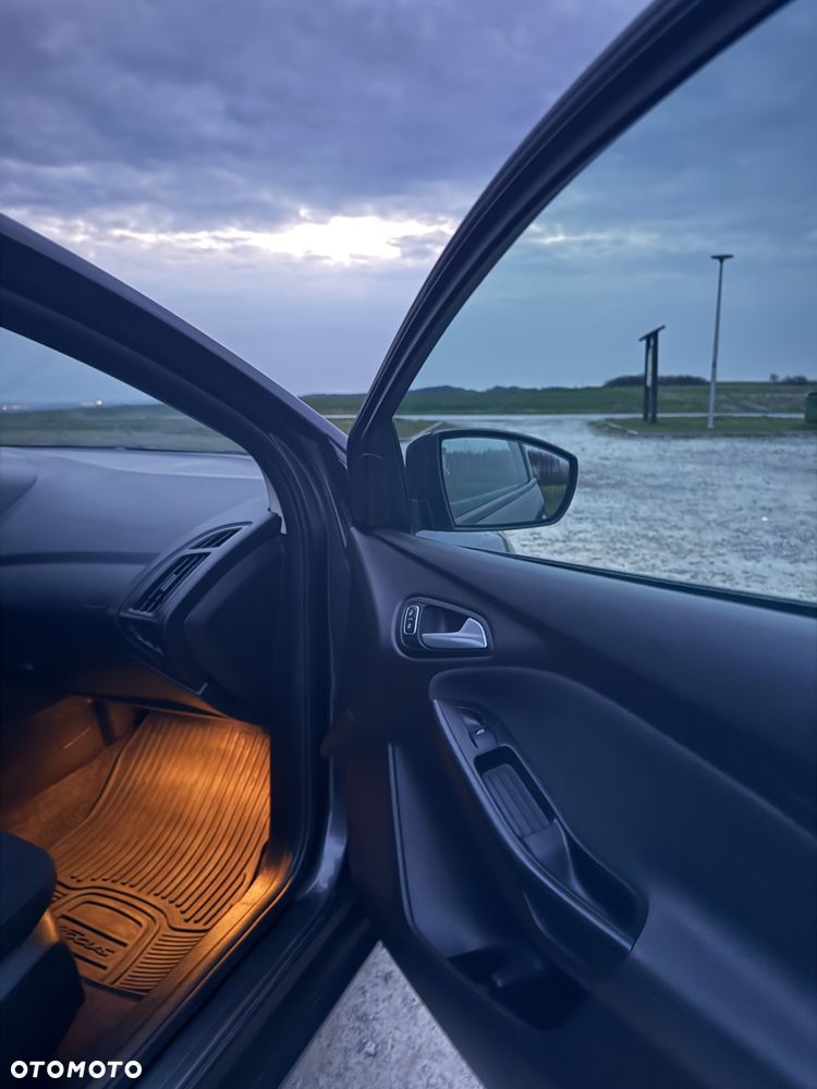Ford Focus - 25