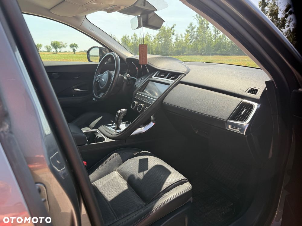 Jaguar E-Pace 2.0 P200 mHEV AWD R-Dynamic S - 17