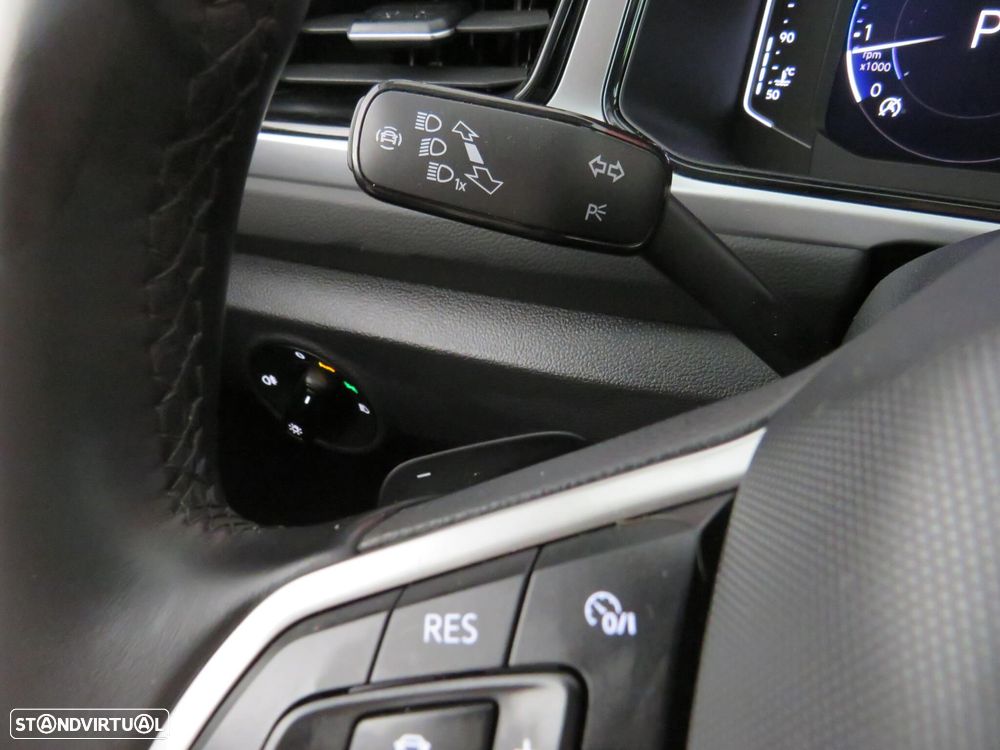 VW T-Roc 1.5 TSI Urban DSG - 25
