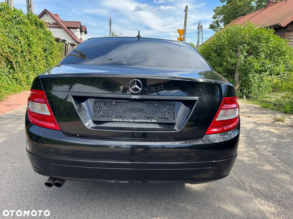 Mercedes-Benz Klasa C 180 CGI BlueEFFICIENCY Avantgarde - 5