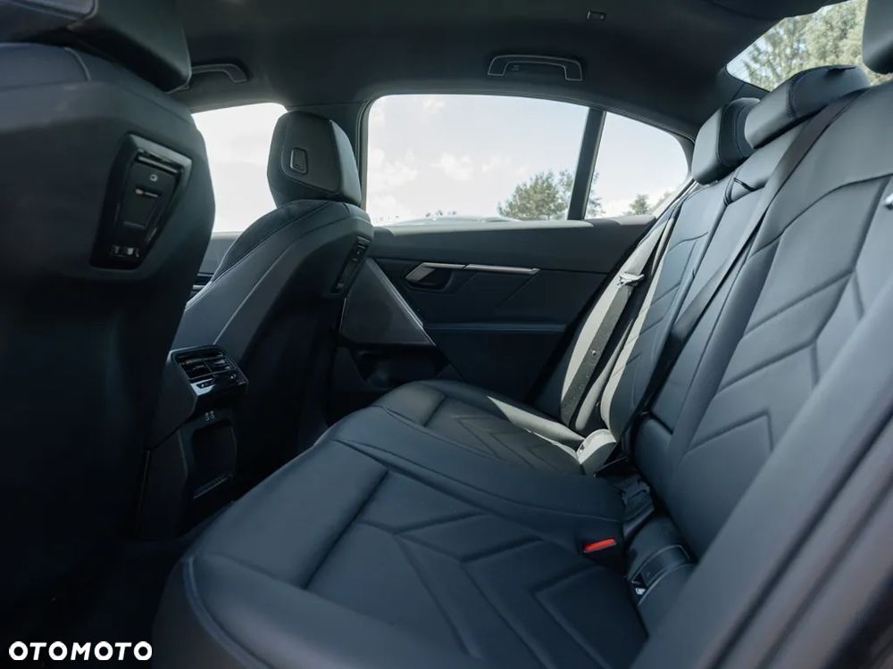 BMW Seria 5 520d xDrive mHEV M Sport - 12