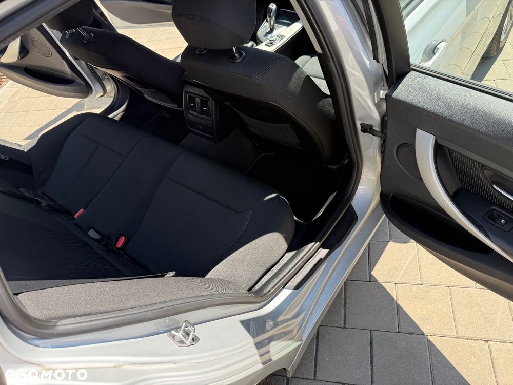 BMW Seria 3 318d Sport Line - 22
