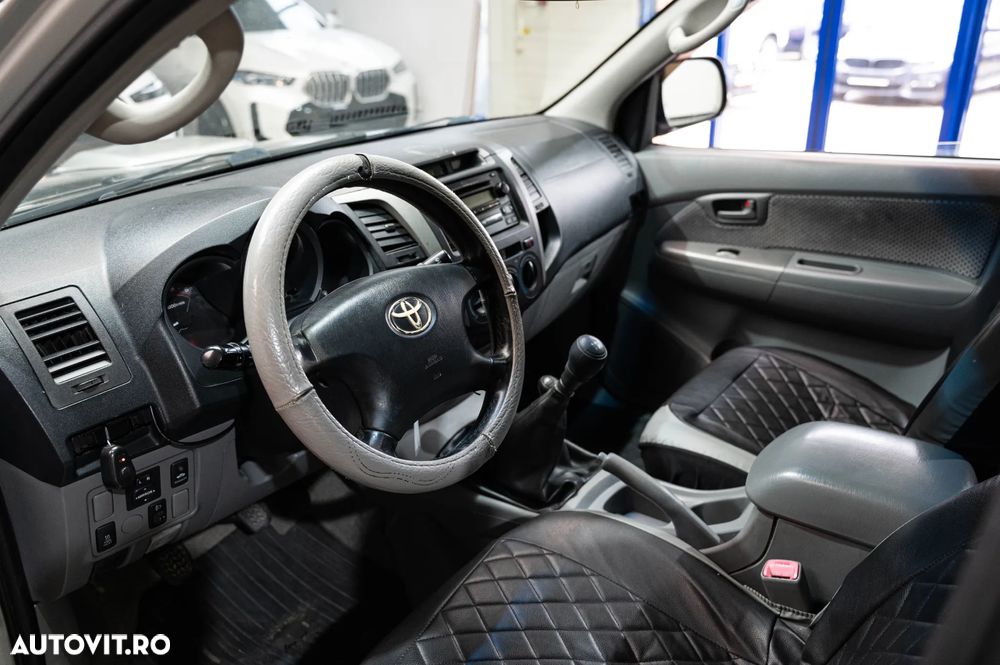 Toyota Hilux 4x4 Double Cab Sol - 22