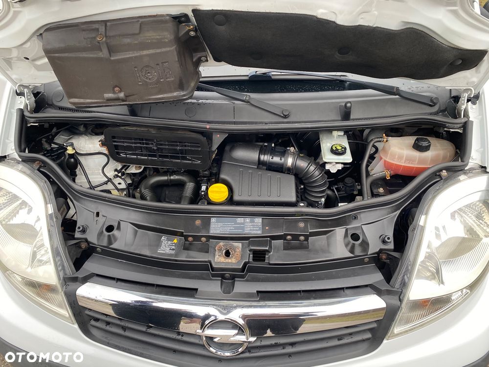 Opel Vivaro - 11