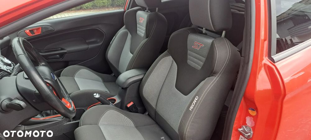 Ford Fiesta 1.6 EcoBoost ST - 12