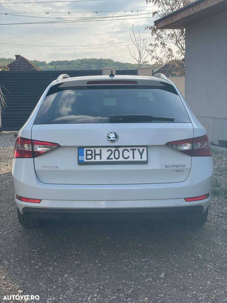 Skoda Superb 2.0 TDI 4X4 DSG L&K - 4