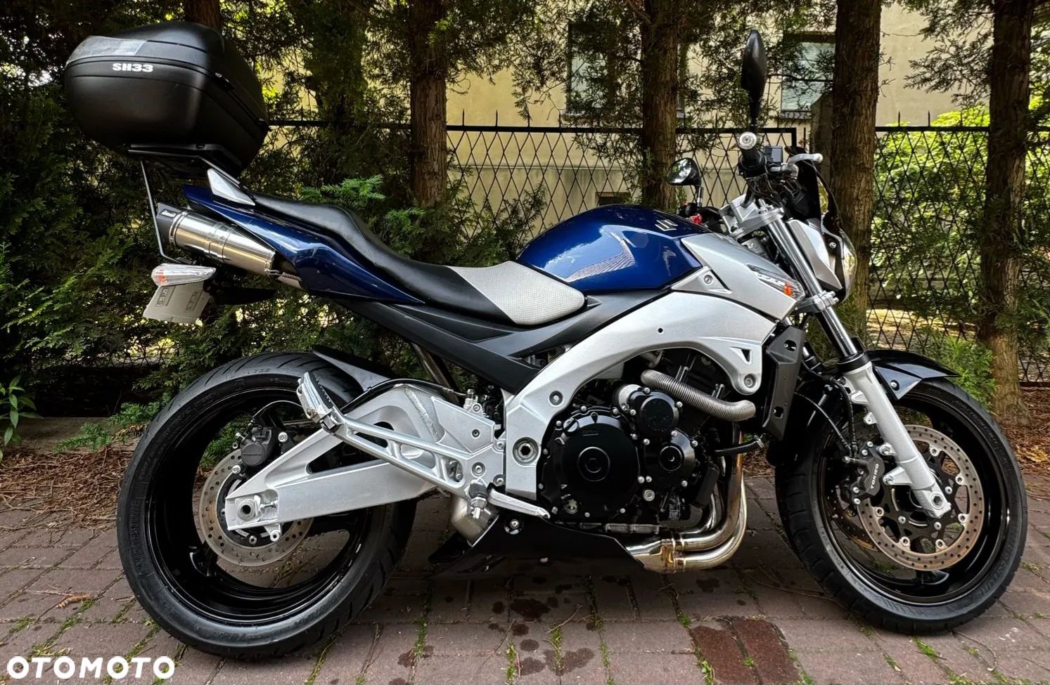 Suzuki GSR - 1