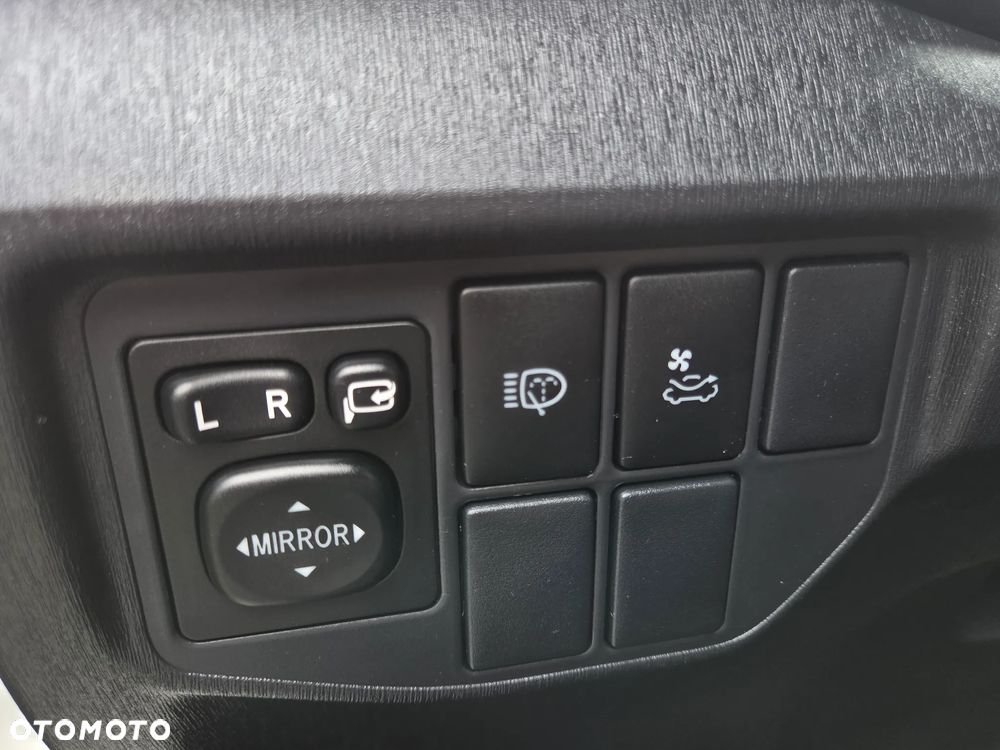 Toyota Prius (Hybrid) Executive - 25