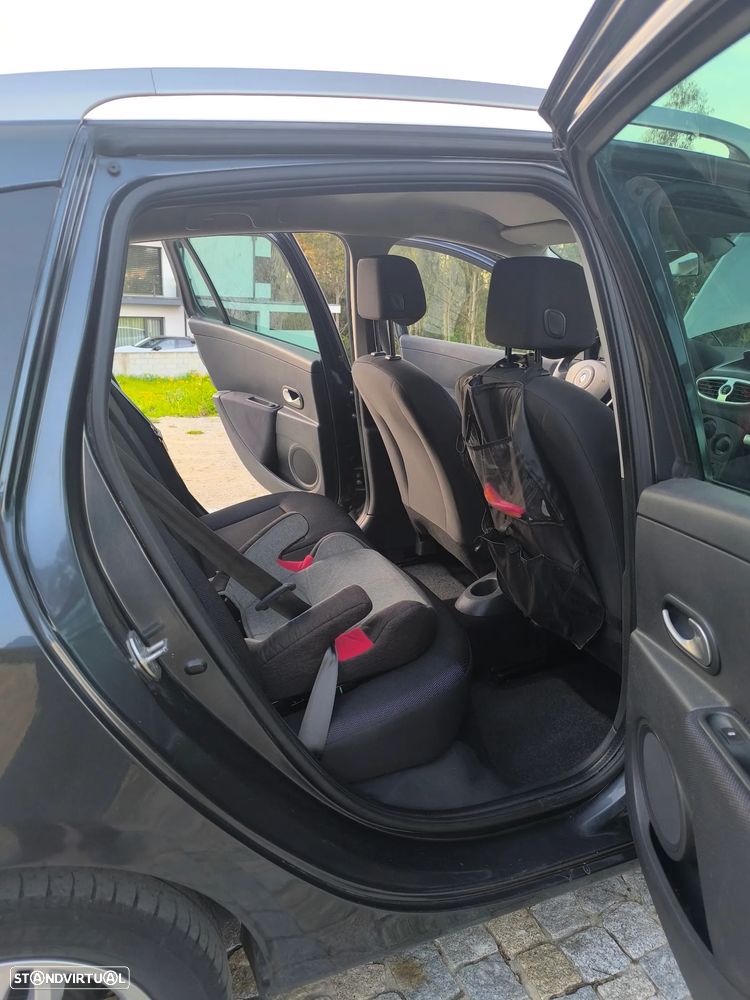 Renault Clio Sport Tourer - 12