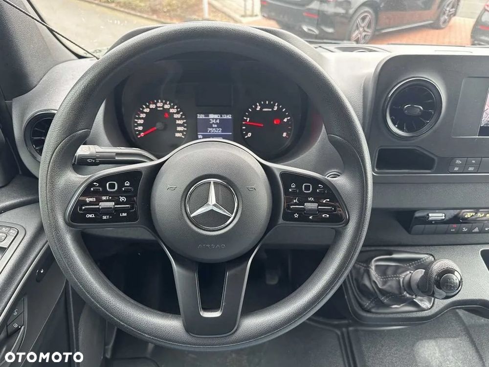 Mercedes-Benz Sprinter - 12