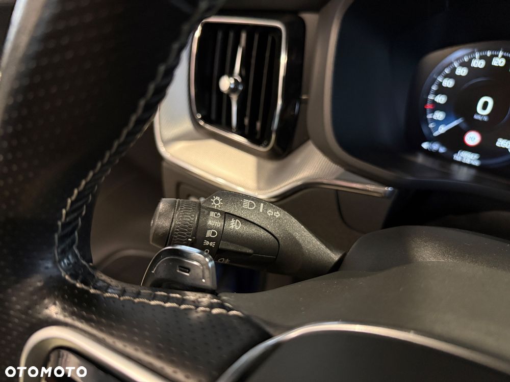 Volvo XC 60 T5 GPF AWD R-Design - 38