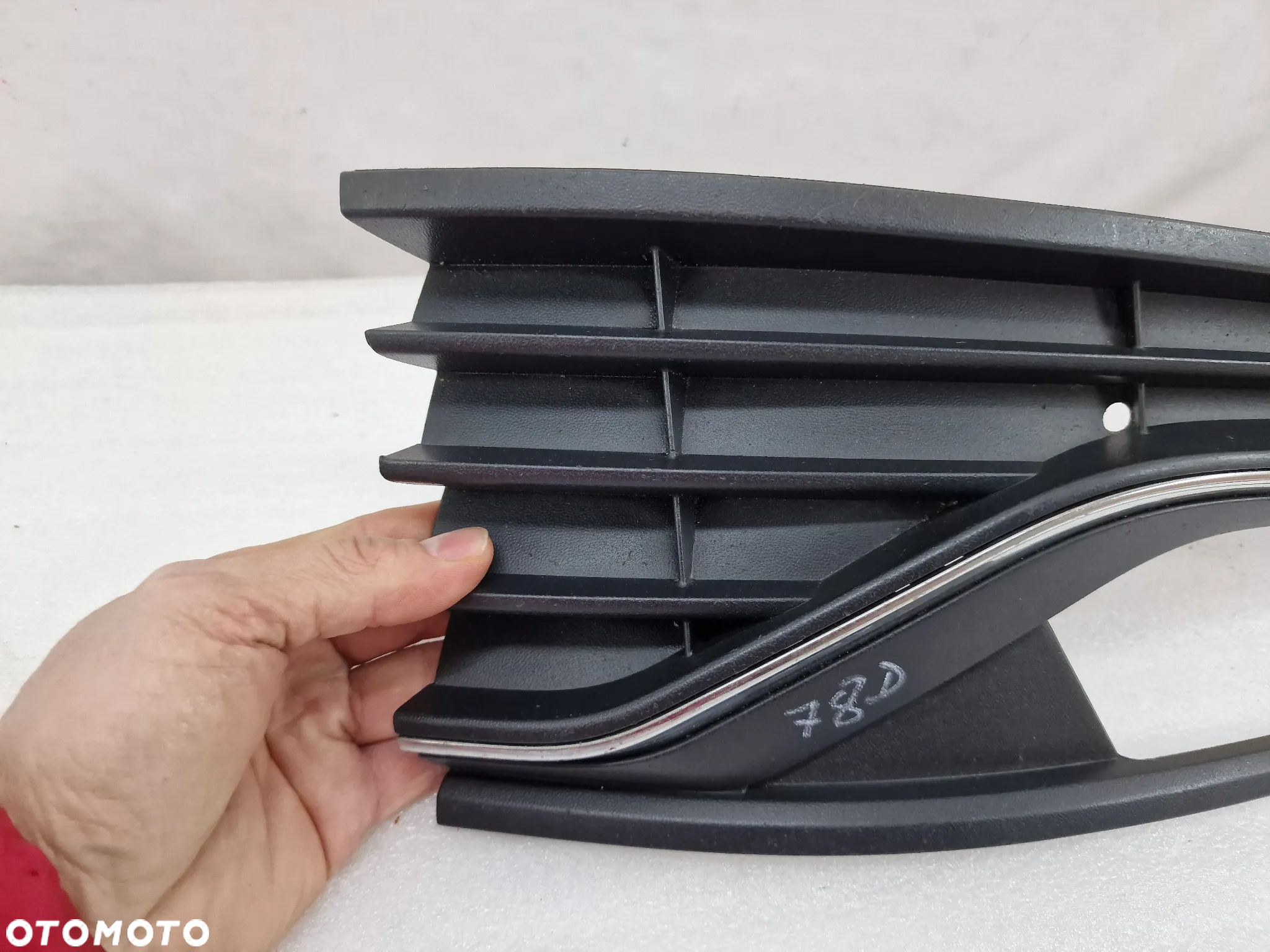 VW POLO 6C0 LIFT 13- LEWA KRATKA BOCZNA ZDERZAKA PRZEDNIEGO PRZÓD , 6C0853665K , NR AUKCJI E/78 - 31