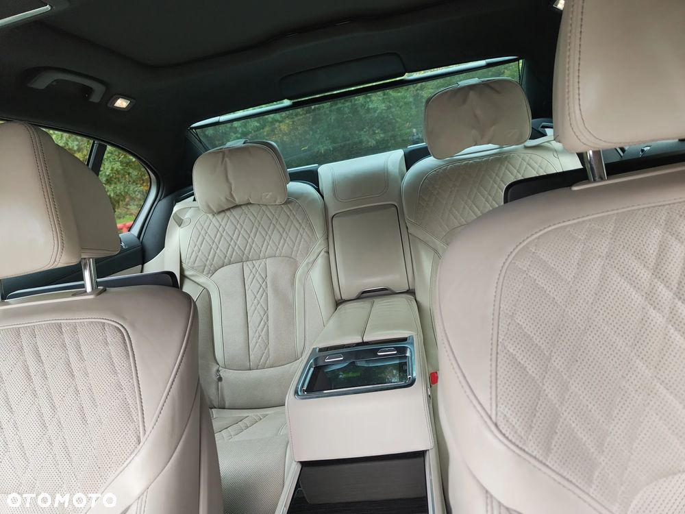 BMW Seria 7 750Li xDrive - 12