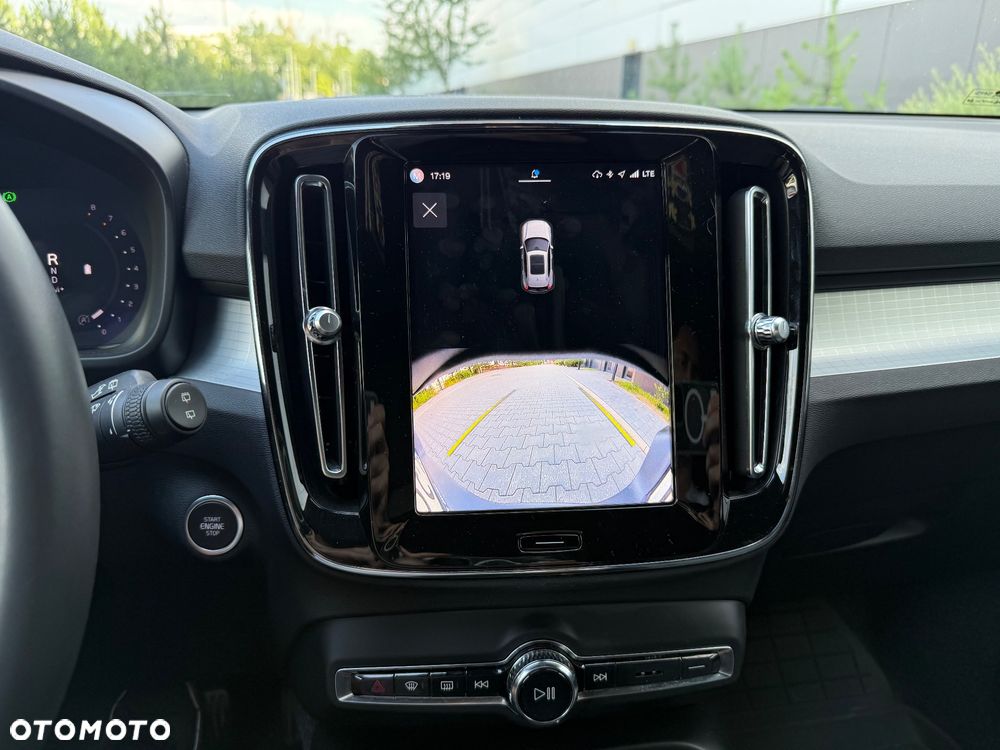 Volvo XC 40 B3 Plus Dark - 17