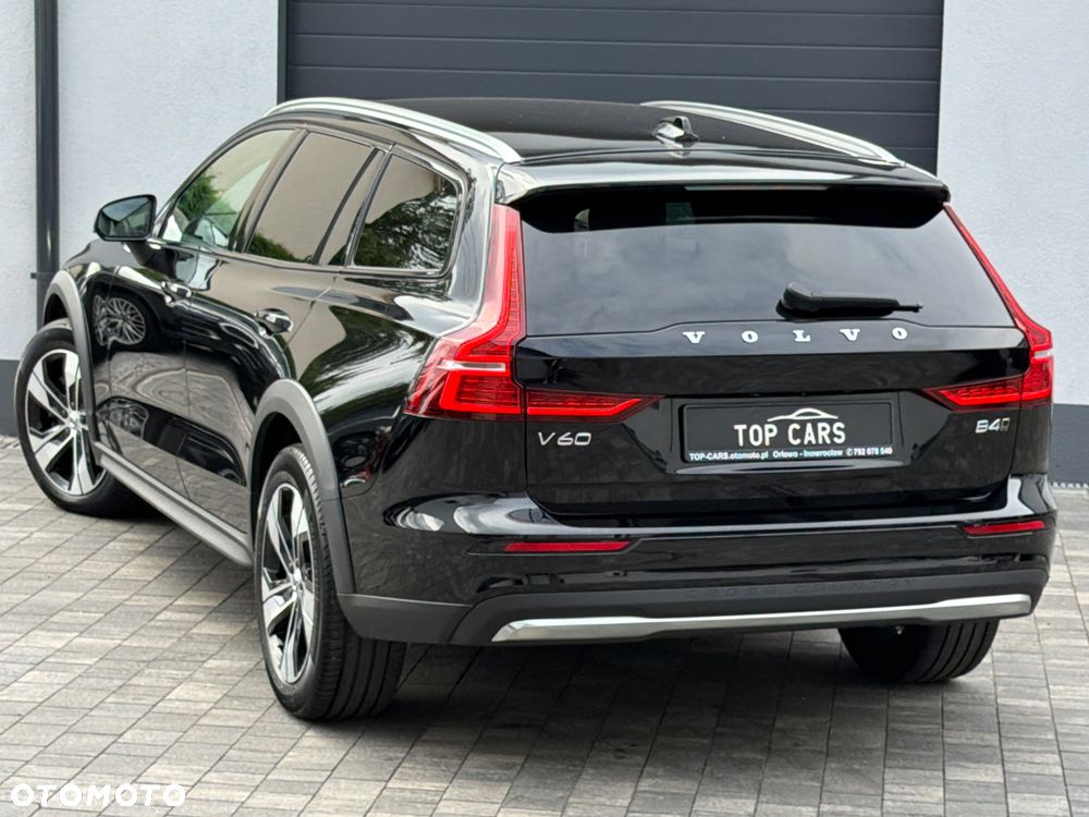 Volvo V60 Cross Country B4 D AWD Geartronic Pro - 22