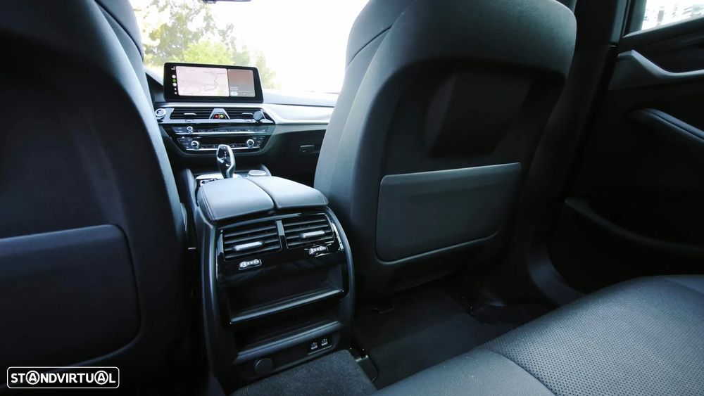 BMW 520 d Pack Desportivo M Auto - 31