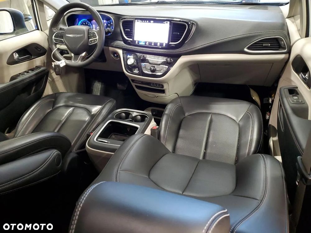 Chrysler Pacifica - 7