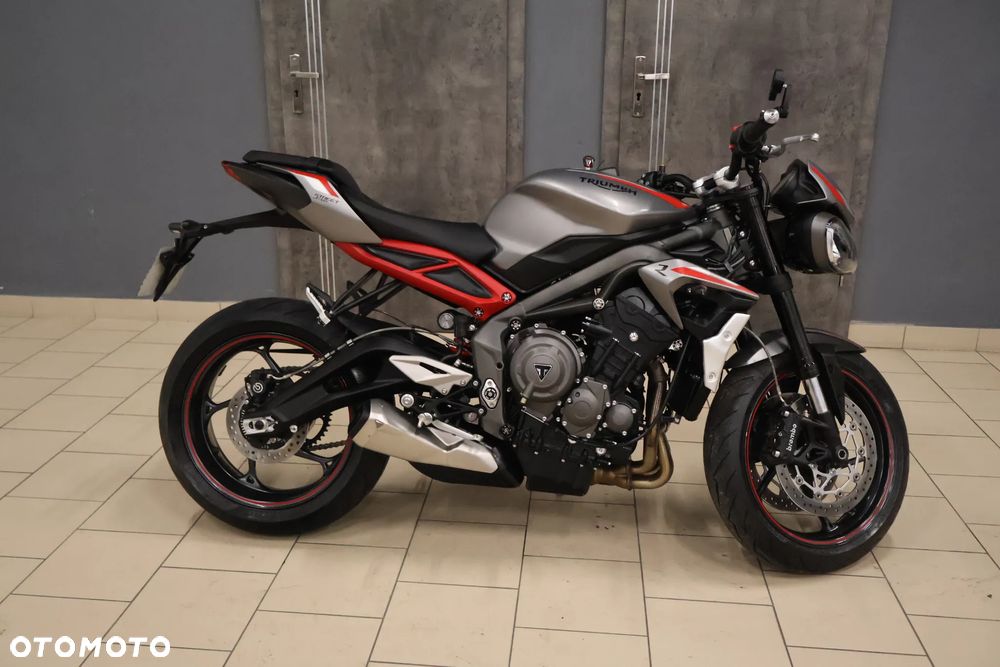 Triumph Street Triple - 12